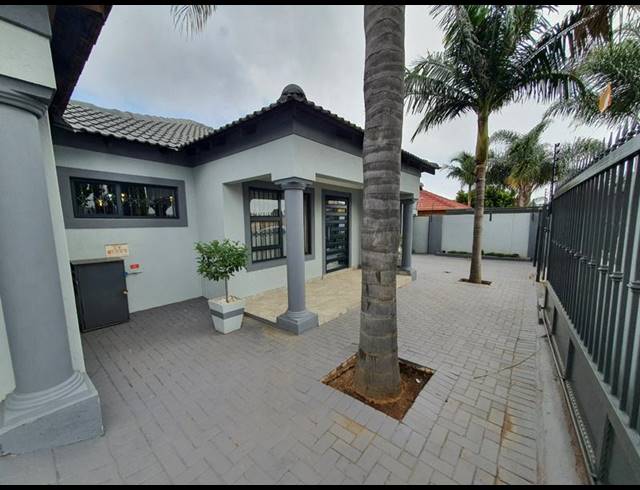 4 BEDROOM HOUSE FOR SALE IN CHANTELLE